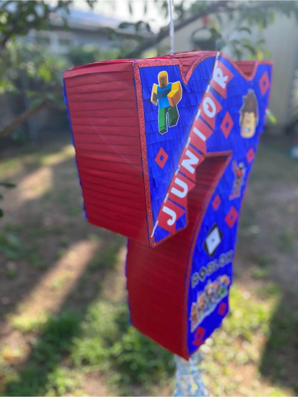 Roblox Number 7 Piñata in Bright Blue for Kids' Parties - Picture 3 of 8